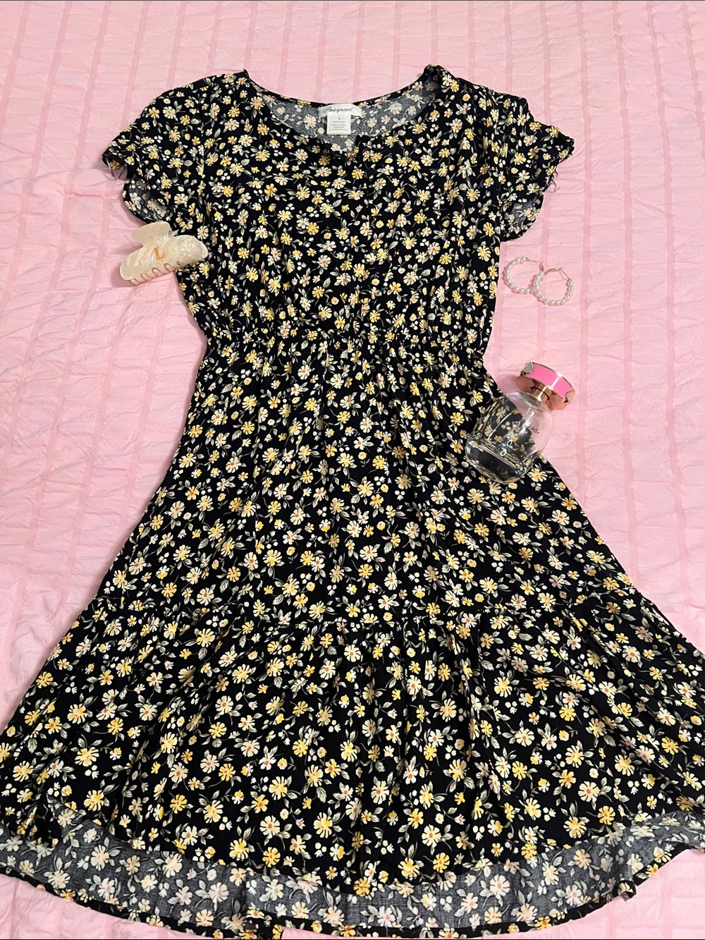 Passport Black Floral Daisy-Print Short Sleeve Dress